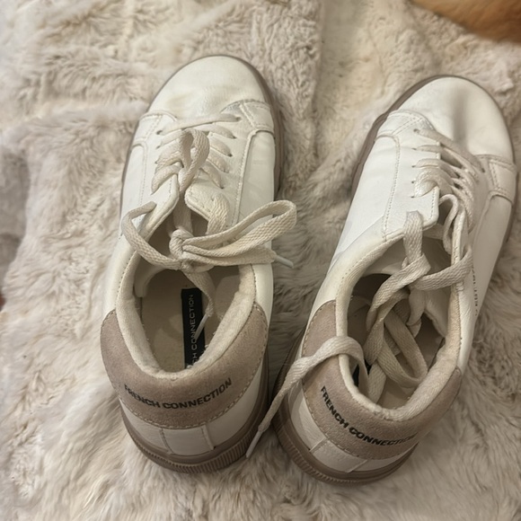 WOMEN'S FRENCH CONNECTION BECKA SNEAKERS. white leather w oatmeal cream size 6 - Picture 10 of 11